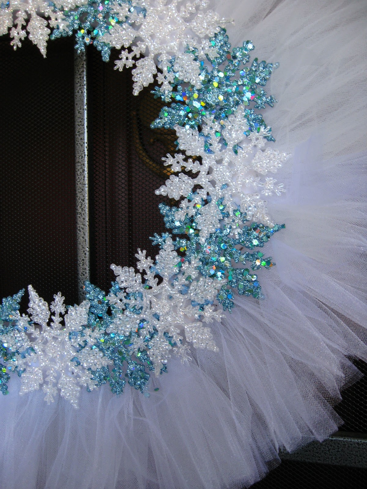 Related Projects A simple Christmas tulle wreath can dress up the front door and greet visitors with holiday cheer. This tulle wreath takes only a few supplies that can be found at craft and fabric stores for a total of $10 to $